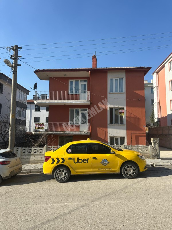 AFYON ÜÇOK EMLAKTAN MAREŞAL F. ÇAKMAK MAH 3+1 110M² TEMİZ BAKIMLI KİRALIK DAİRE 