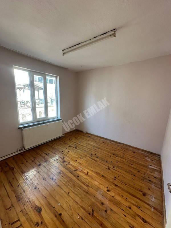 AFYON ÜÇOK EMLAKTAN MAREŞAL F. ÇAKMAK MAH 3+1 110M² TEMİZ BAKIMLI KİRALIK DAİRE 