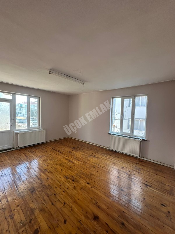 AFYON ÜÇOK EMLAKTAN MAREŞAL F. ÇAKMAK MAH 3+1 110M² TEMİZ BAKIMLI KİRALIK DAİRE 