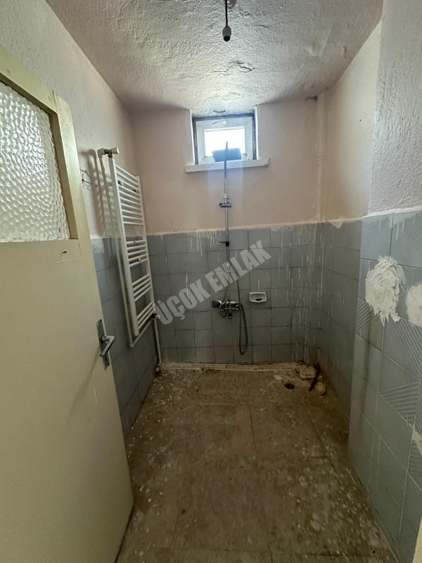 AFYON ÜÇOK EMLAKTAN MAREŞAL F. ÇAKMAK MAH 3+1 110M² TEMİZ BAKIMLI KİRALIK DAİRE 