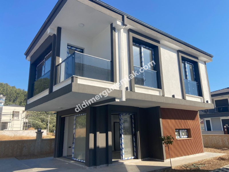  AKBÜK MAHALLESİ’NDE DENİZE & ÇARŞIYA YAKIN ACİL SATILIK TAM MÜSTAKİL 3+1 VİLLA 