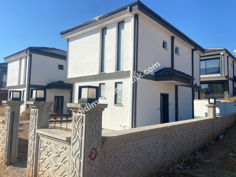  AKBÜK MAHALLESİ’NDE DENİZE & ÇARŞIYA YAKIN ACİL SATILIK TAM MÜSTAKİL 3+1 VİLLA 