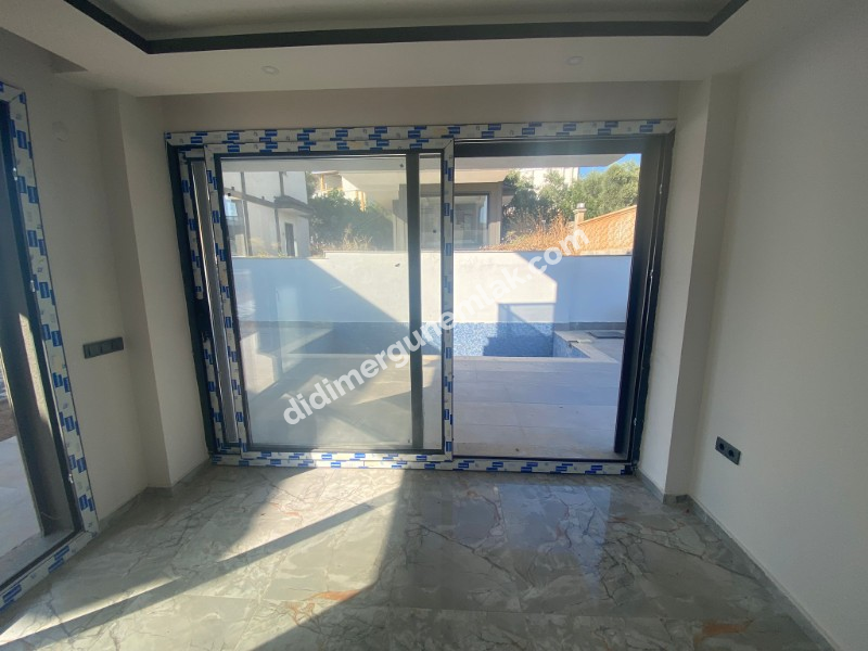  AKBÜK MAHALLESİ’NDE DENİZE & ÇARŞIYA YAKIN ACİL SATILIK TAM MÜSTAKİL 3+1 VİLLA 