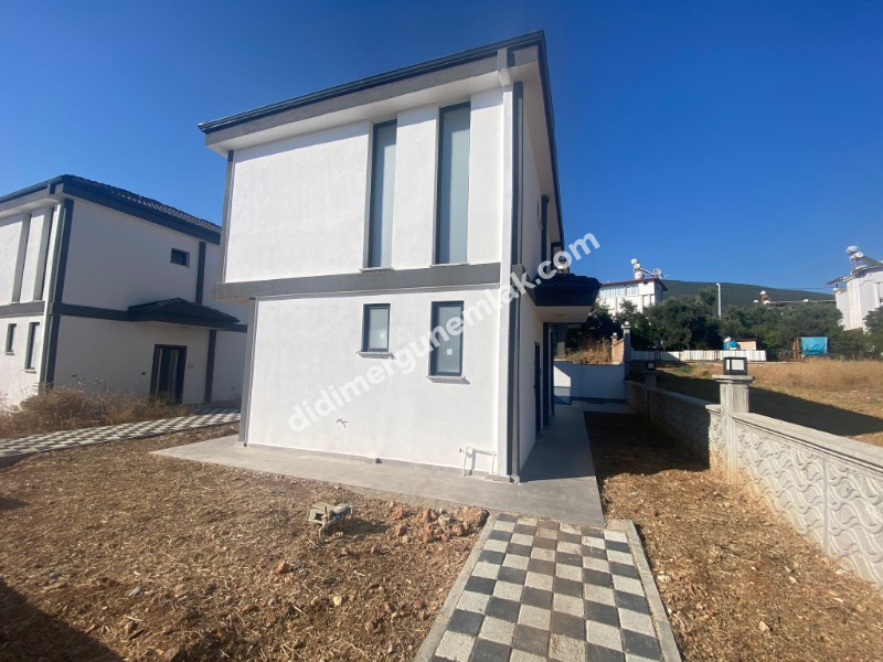  AKBÜK MAHALLESİ’NDE DENİZE & ÇARŞIYA YAKIN ACİL SATILIK TAM MÜSTAKİL 3+1 VİLLA 