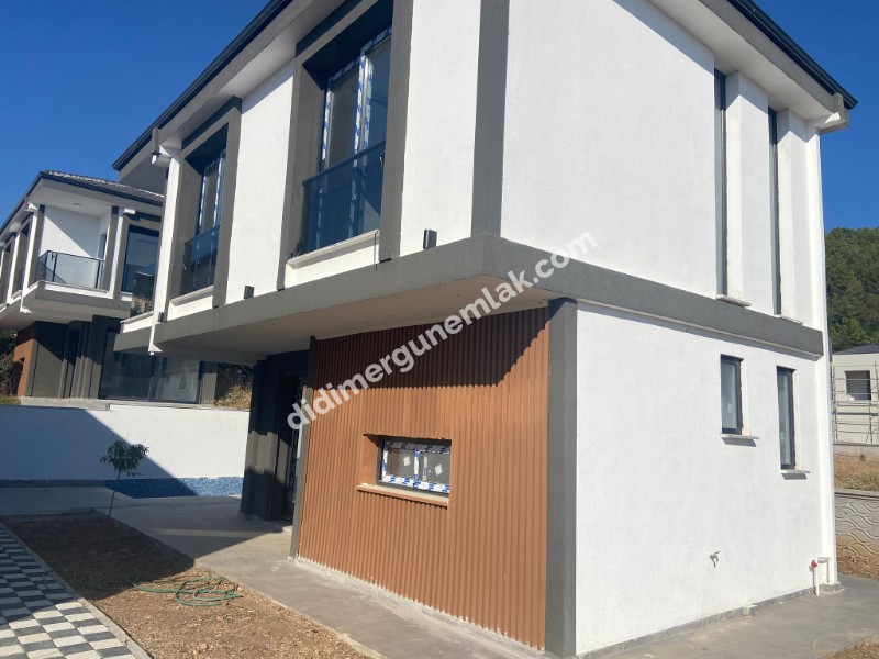  AKBÜK MAHALLESİ’NDE DENİZE & ÇARŞIYA YAKIN ACİL SATILIK TAM MÜSTAKİL 3+1 VİLLA 