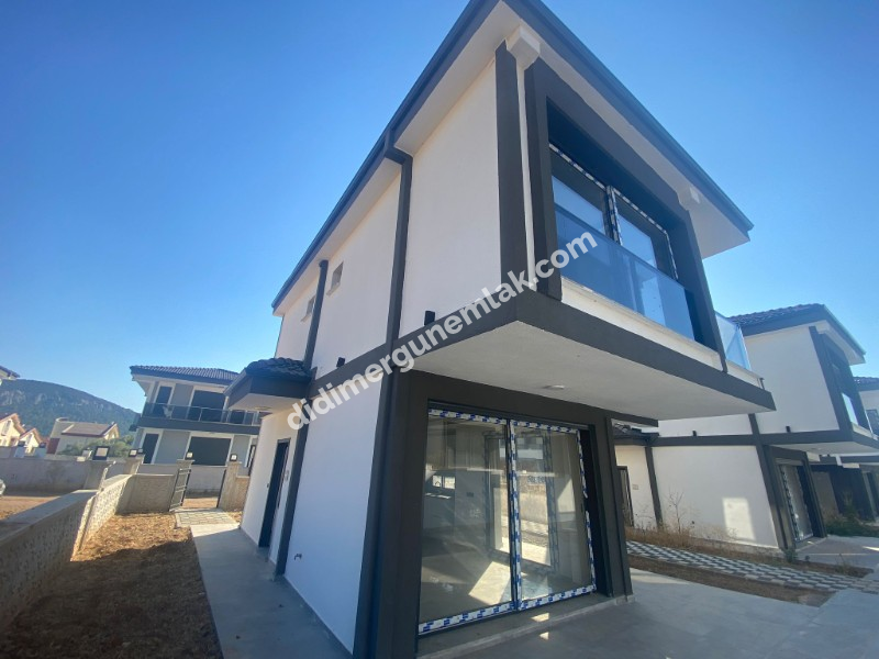  AKBÜK MAHALLESİ’NDE DENİZE & ÇARŞIYA YAKIN ACİL SATILIK TAM MÜSTAKİL 3+1 VİLLA 