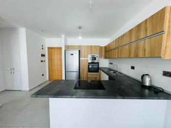 Kıbrıs Girne Merkez de  Ful Deniz Manzaralı   1+1 Penthouse 80 m2 Daire