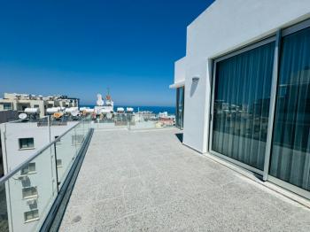 Kıbrıs Girne Merkez de  Ful Deniz Manzaralı   1+1 Penthouse 80 m2 Daire