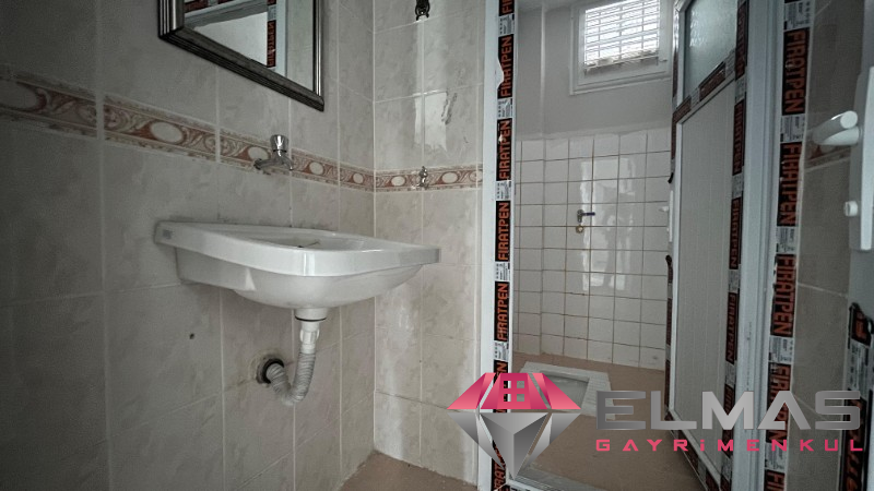 Elmas’tan Barbaros’ta Doğalgazlı Bağımsız Mutfak Geniş Müstakil 2+1