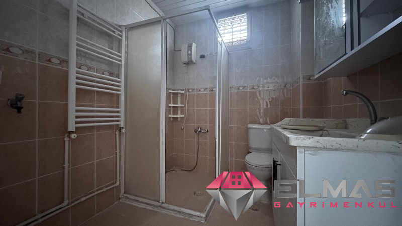 Elmas’tan Barbaros’ta Doğalgazlı Bağımsız Mutfak Geniş Müstakil 2+1