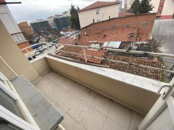 GÜVENAY - ÇORUM ÜÇTUTLAR MAH. ALBAYRAK CADDESİ SATILIK 2+1 DAİRE