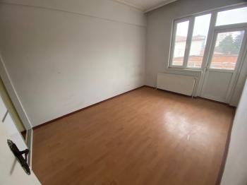 GÜVENAY - ÇORUM ÜÇTUTLAR MAH. ALBAYRAK CADDESİ SATILIK 2+1 DAİRE