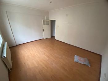 GÜVENAY - ÇORUM ÜÇTUTLAR MAH. ALBAYRAK CADDESİ SATILIK 2+1 DAİRE