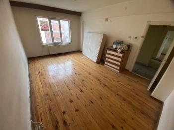 GÜVENAY - ÇORUM ÜÇTUTLAR MAH. ALBAYRAK CADDESİ SATILIK 2+1 DAİRE