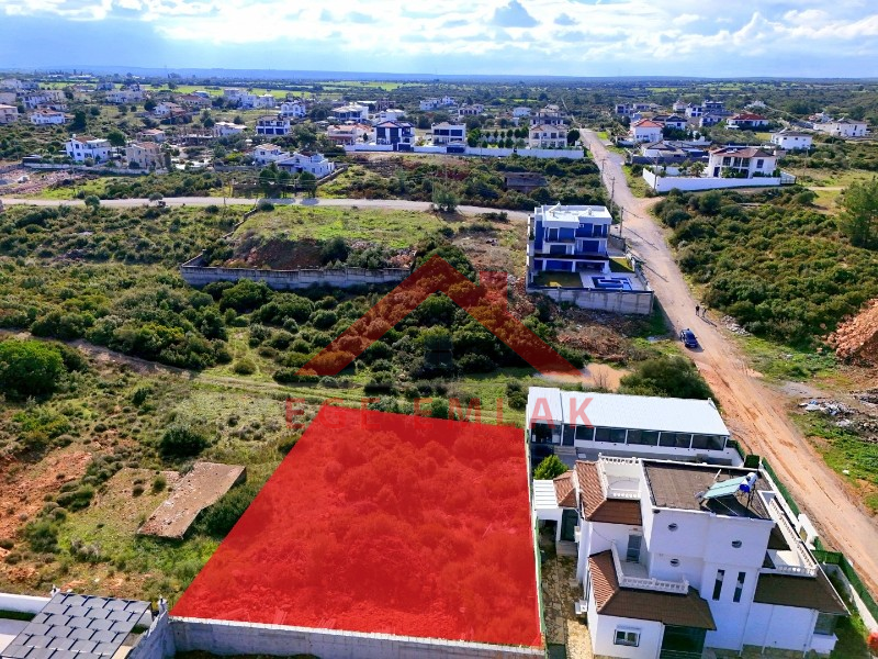 Didim Yeşiltepede 700 M2 Satılık Villa Arsası