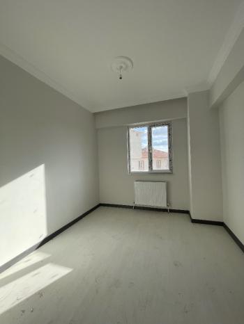 GÜVENAY – ÇORUM GÜLABİBEY MAHELLESİ KAPAKLI' DA SATILIK 3+1 DAİRE