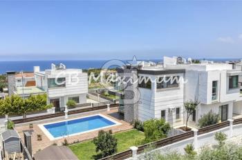 KIBRIS GİRNE EDREMİT TE 620 M2 ARSA İÇİNDE 4+1 DENİZ MANZARALI HAVUZLU ÇOK ÖZEL VİLLA