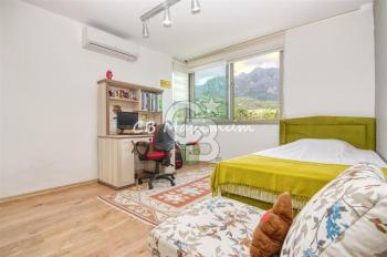 KIBRIS GİRNE EDREMİT TE 620 M2 ARSA İÇİNDE 4+1 DENİZ MANZARALI HAVUZLU ÇOK ÖZEL VİLLA