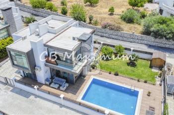 KIBRIS GİRNE EDREMİT TE 620 M2 ARSA İÇİNDE 4+1 DENİZ MANZARALI HAVUZLU ÇOK ÖZEL VİLLA