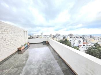 KKTC Girne Merkezde Cadde Üzeri Deniz Manzaralı Kiralık 3+1 Ofis Nitelikli Daire