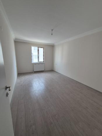 GÜVENAY -  ÇORUM BUHARAEVLER OSMANCIK CADDESİ ÜZERİNDE  3+1 SATILIK DAİRE