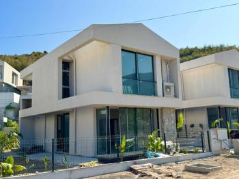 Kıbrıs Girne Alsancak ta Ful Deniz Manzaralı 3+1 Villalar