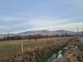 NİĞDE SARIKÖPRÜDE İMARA  YAKIN   SATILIK  HİSSELİ TARLA 