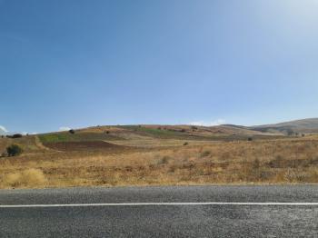 Niğde Elmalıda  Çamardı yoluna cepheli 32  dönüm satılık tarla
