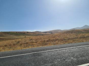 Niğde Elmalıda  Çamardı yoluna cepheli 32  dönüm satılık tarla