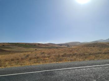 Niğde Elmalıda  Çamardı yoluna cepheli 32  dönüm satılık tarla