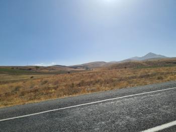 Niğde Elmalıda  Çamardı yoluna cepheli 32  dönüm satılık tarla