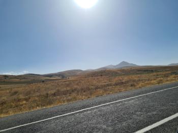 Niğde Elmalıda  Çamardı yoluna cepheli 32  dönüm satılık tarla