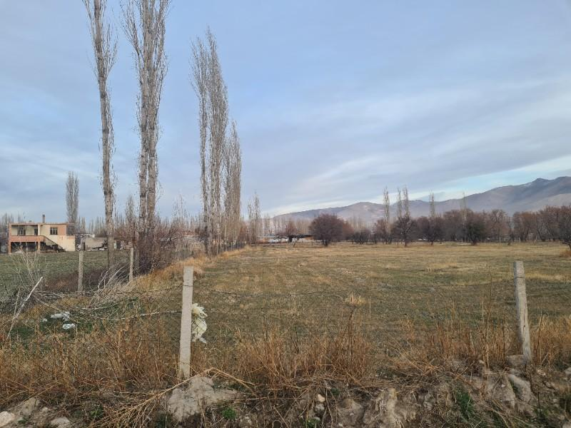 NİĞDE SARIKÖPRÜDE İMARA  YAKIN   SATILIK  HİSSELİ TARLA 