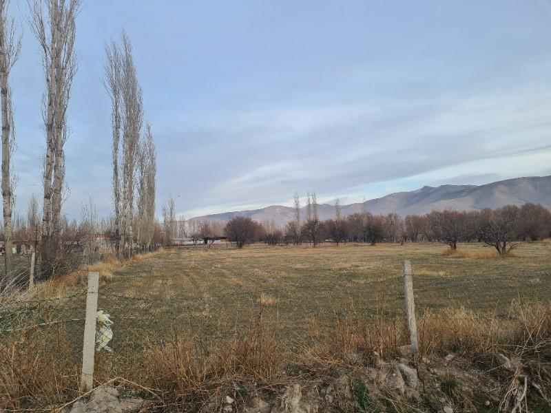 NİĞDE SARIKÖPRÜDE İMARA  YAKIN   SATILIK  HİSSELİ TARLA 