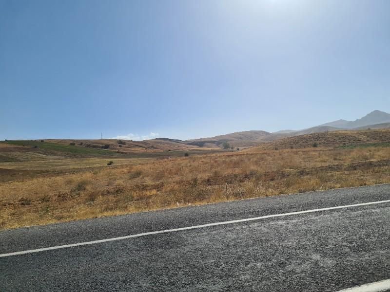 Niğde Elmalıda  Çamardı yoluna cepheli 32  dönüm satılık tarla