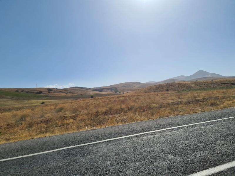 Niğde Elmalıda  Çamardı yoluna cepheli 32  dönüm satılık tarla