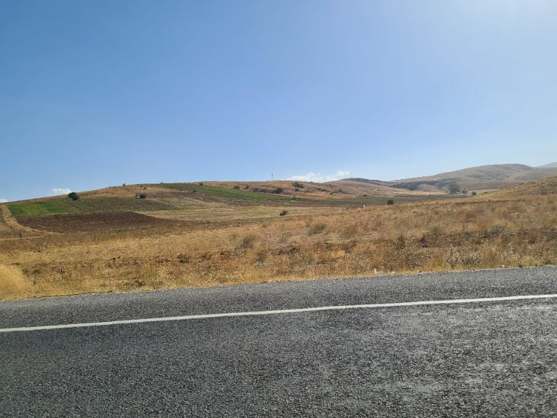 Niğde Elmalıda  Çamardı yoluna cepheli 32  dönüm satılık tarla