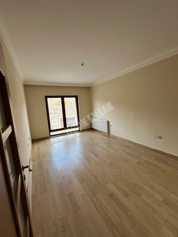 AFYON ÜÇOK EMLAKTAN KANLICA MAH TOKİ KONUTLARI SATILIK ARAKAT 2+1 FIRSAT BAKIMLI DAİRE