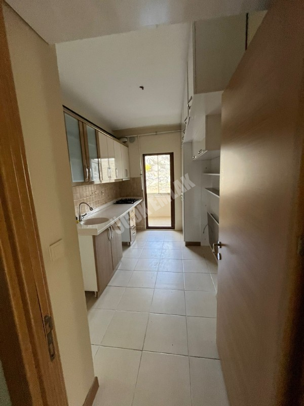 AFYON ÜÇOK EMLAKTAN KANLICA MAH TOKİ KONUTLARI SATILIK ARAKAT 2+1 FIRSAT BAKIMLI DAİRE