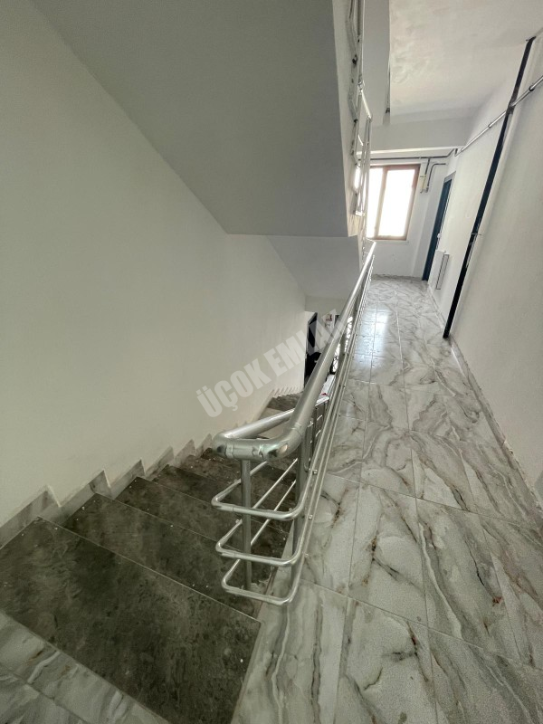 AFYON ÜÇOK EMLAKTAN MAREŞAL F ÇAKMAK MAH KİRALIK SIFIR LÜX 2+1 ARAKAT DAİRE ! OPSİYONLANMIŞTIR