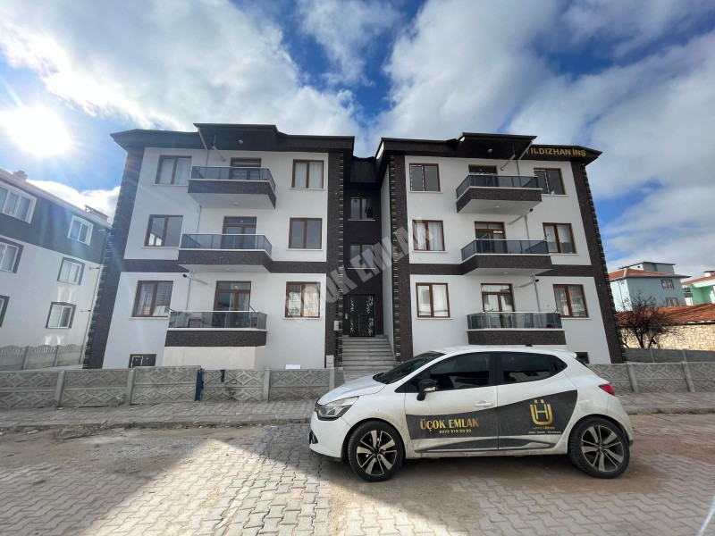 AFYON ÜÇOK EMLAKTAN MAREŞAL F ÇAKMAK MAH KİRALIK SIFIR LÜX 2+1 ARAKAT DAİRE ! OPSİYONLANMIŞTIR