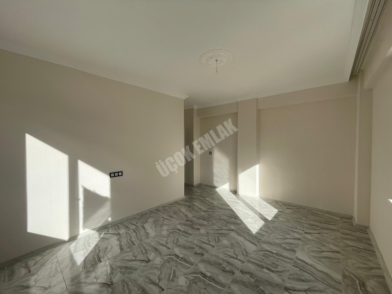 AFYON ÜÇOK EMLAKTAN MAREŞAL F ÇAKMAK MAH KİRALIK SIFIR LÜX 2+1 ARAKAT DAİRE ! OPSİYONLANMIŞTIR