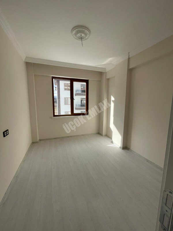 AFYON ÜÇOK EMLAKTAN MAREŞAL F ÇAKMAK MAH KİRALIK SIFIR LÜX 2+1 ARAKAT DAİRE ! OPSİYONLANMIŞTIR