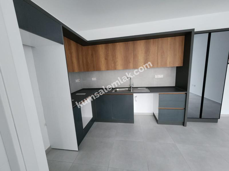  HAMİTKÖY' DE SATILIK ZEMİNKAT 2+1  YENİ SIFIR DAİRE