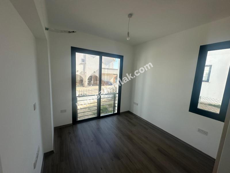  HAMİTKÖY' DE SATILIK ZEMİNKAT 2+1  YENİ SIFIR DAİRE