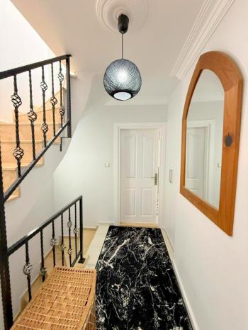 Didim Işık Sitesi'nde Tadilatlı, Tavanı Yükseltilmiş, Özel Tasarım Villa