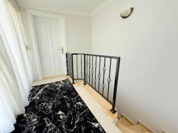 Didim Işık Sitesi'nde Tadilatlı, Tavanı Yükseltilmiş, Özel Tasarım Villa
