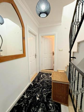 Didim Işık Sitesi'nde Tadilatlı, Tavanı Yükseltilmiş, Özel Tasarım Villa