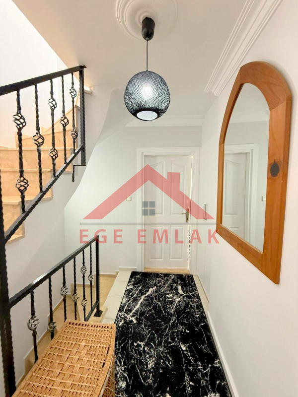 Didim Işık Sitesi'nde Tadilatlı, Tavanı Yükseltilmiş, Özel Tasarım Villa