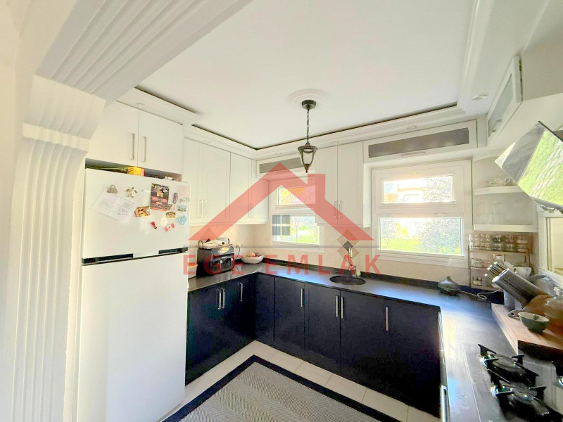 Didim Işık Sitesi'nde Tadilatlı, Tavanı Yükseltilmiş, Özel Tasarım Villa